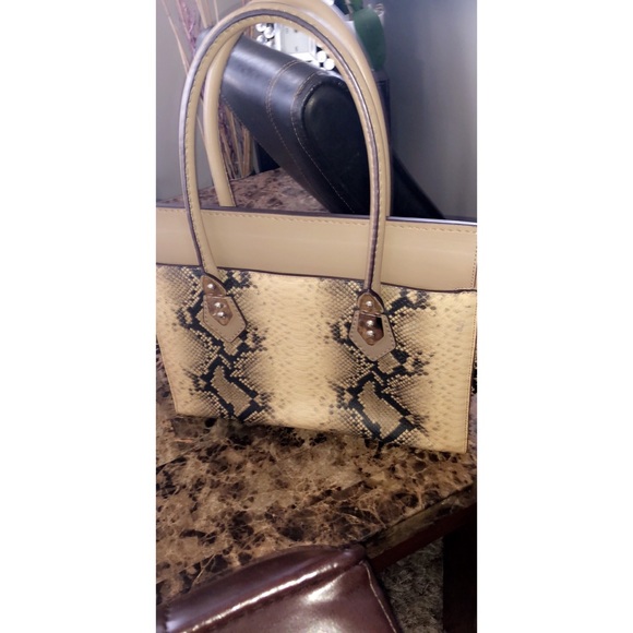 Henri Bendel handbag - Picture 3 of 5